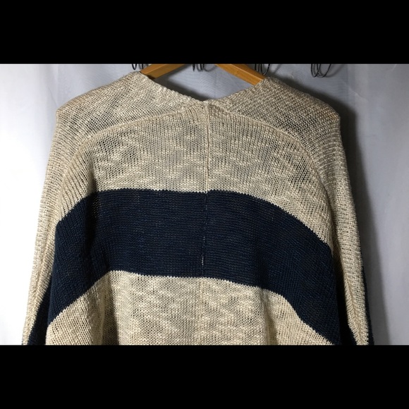 Pink Rose Blue and Tan Sweater Size Medium - Picture 7 of 8